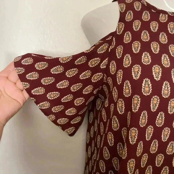 💥Tea n Rose Burgundy Paisley Top M - Picture 2 of 5